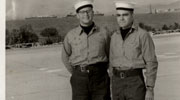 Α. Κώνστας με -δεξιά του- το συνάδελφό του Ιωάννη Σακελλάριο (υιό του Καθηγητή Ε.Μ.Π.), ευθύς μετά την αποφοίτησή τους από την Α.Σ.Χ.Μ. του Ε.Μ.Π., εκπληρώνοντας τη στρατιωτική θητεία τους (1959) 